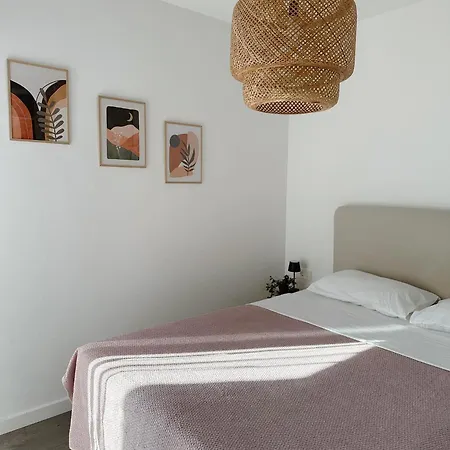 Appartement Lovely 1 Bedroom Near With Private Parking