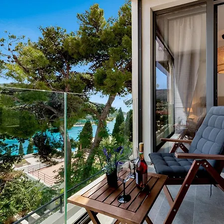 Apartment Lovely 1 Bedroom Near With Private Parking