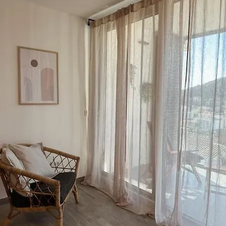 Lovely 1 Bedroom Near With Private Parking Apartment *